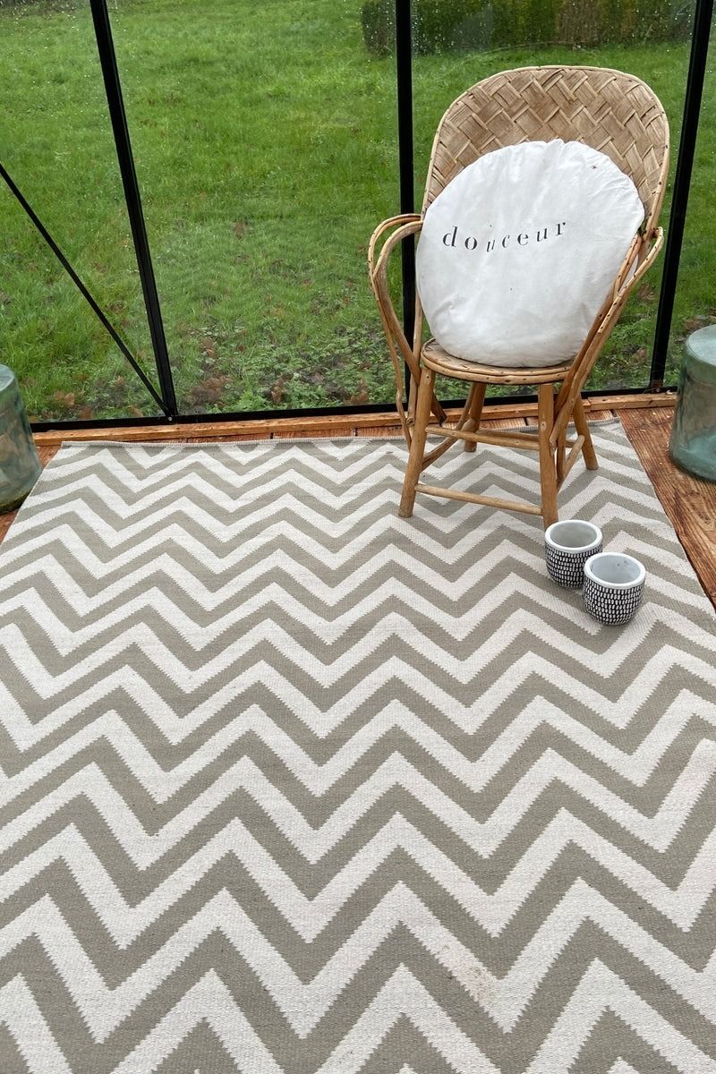 Tapis Zig Zag Motifs Chevrons Bicolores Beige Et Gris Pierre 200x300