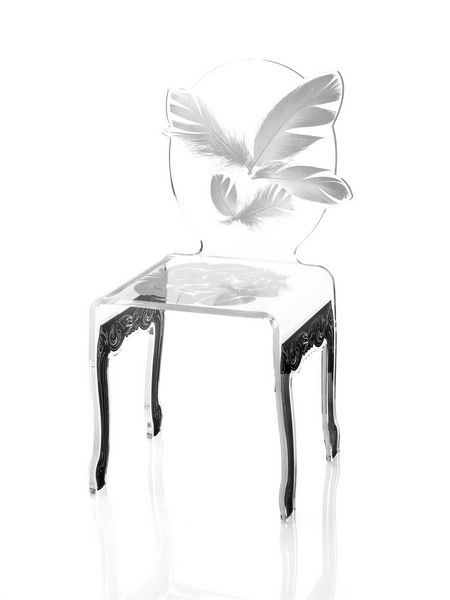 Chaise Plume en acrylique blanche pieds noirs - Acrila Concept