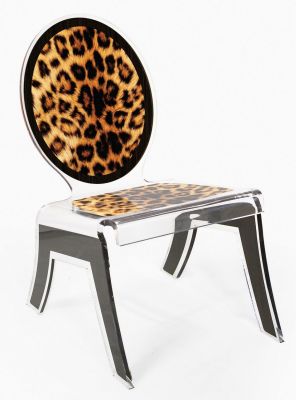 Chaise basse Wild en acrylique léopard foncé - Acrila Concept