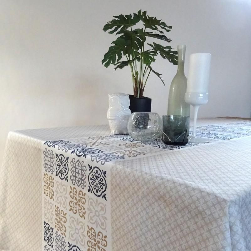 Nappe Caro grège polyester motifs géométriques 150x250 - Tradilinge